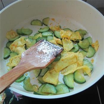 黄瓜炒蛋的做法步骤10