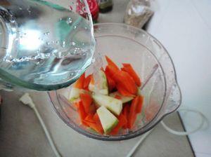 胡萝卜青苹果汁的做法步骤4