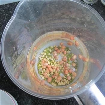 绿豆花生豆浆的做法步骤2