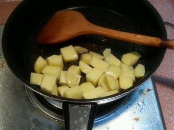 土豆炖鸡翅根的做法步骤5