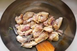 黑木耳炖鸡汤的做法图解5