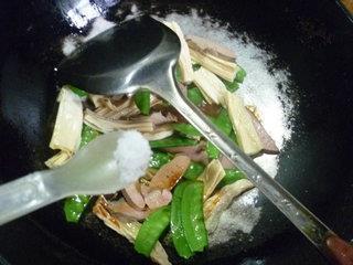 荷兰豆鹅肝炒腐竹的做法图解10