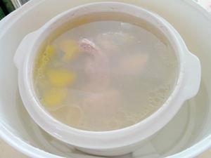 南瓜百合排骨汤的做法步骤6