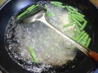 橄榄菜拌梅豆的做法步骤3