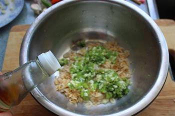 杭椒大蒜拌虾皮的做法步骤5
