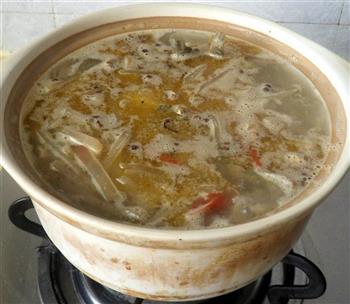 酸萝卜泥鳅汤的做法步骤12