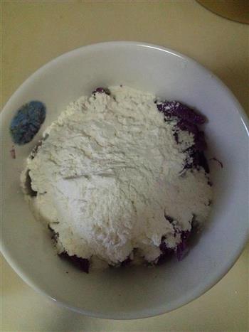 奶香紫薯薏米红豆饼的做法步骤7