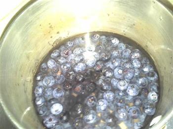 蓝莓酱的做法步骤3
