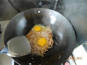 咸菜炒鸡蛋的做法图解4