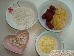 银耳莲子红枣糯米粥的做法步骤1