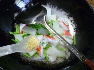芹菜蟹柳炒冬瓜的做法步骤11