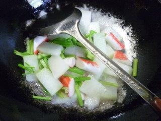 芹菜蟹柳炒冬瓜的做法步骤9