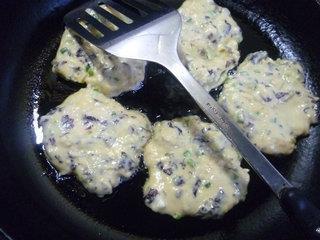 虾皮紫菜鸡蛋饼的做法图解11