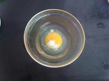 灵芝孢子粉蒸蛋的做法步骤2