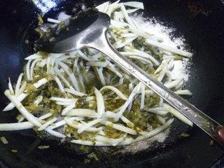 咸菜茭白丝盖浇汤面的做法图解10