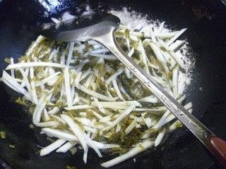 咸菜茭白丝盖浇汤面的做法图解7
