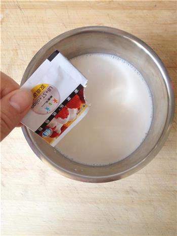 芒果粒酸奶的做法步骤3