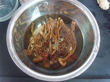 茶树菇煲鸡的做法步骤2