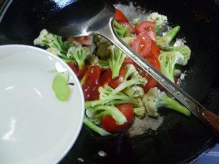 鸡蛋番茄炒花菜的做法步骤11
