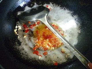蒜末剁椒炒海带的做法图解2
