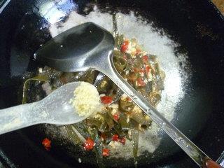 蒜末剁椒炒海带的做法图解6