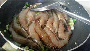 蚝油焖大虾。的做法步骤4