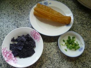 油条紫菜汤的做法步骤1