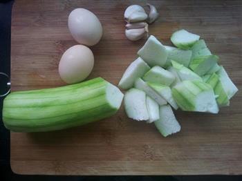 丝瓜焖荷包蛋的做法图解2
