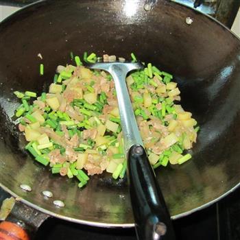 土豆蒜苔炒肉的做法步骤6