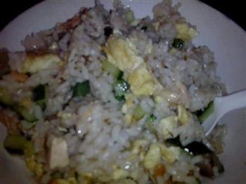 鸡肉丁炒米饭的做法步骤4