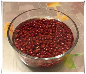 红豆椰汁西米露的做法步骤1
