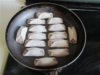 西葫芦肉馅锅贴的做法步骤10