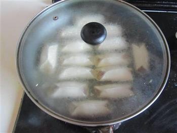 西葫芦肉馅锅贴的做法步骤11