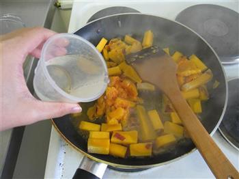 奶香南瓜浓汤的做法步骤9