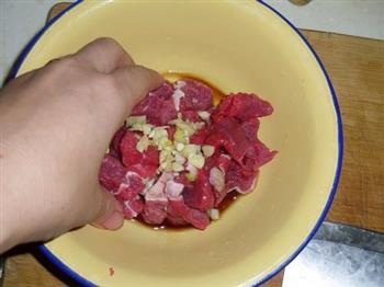 韩式牛肉海带汤的做法图解3