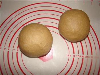 咖啡豆沙卷面包的做法步骤6