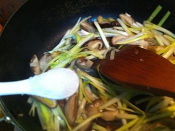 韭黄鲜蘑菇炒肉片的做法步骤10