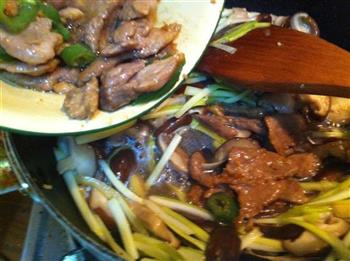 韭黄鲜蘑菇炒肉片的做法步骤11