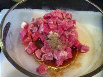 黑椒牛肉粒炒黄瓜丁的做法图解1