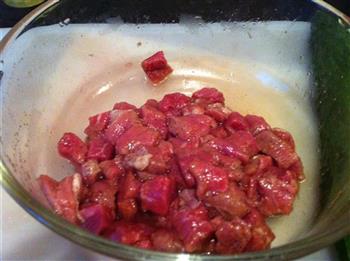 黑椒牛肉粒炒黄瓜丁的做法步骤2