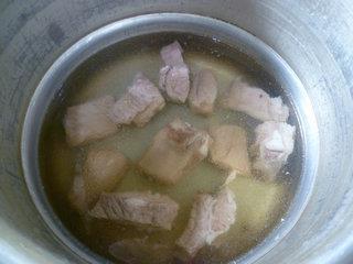 鸡毛菜平菇排骨汤的做法步骤4