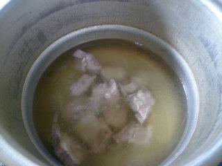 鸡毛菜平菇排骨汤的做法步骤6