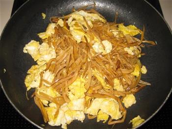 黄花菜炒鸡蛋的做法步骤8