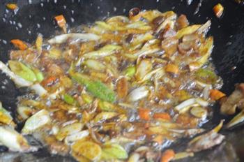 葱姜焐鳞香鲤鱼的做法图解5