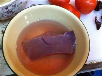 西红柿猪肝汤的做法图解1