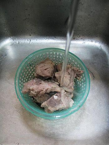 青橄榄猪骨汤的做法步骤3