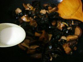 木耳香菇炒肉片的做法步骤13