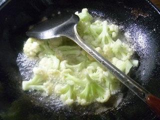 蚝油油面筋花菜的做法图解4