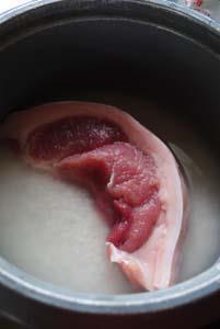 蒜泥白切肉的做法步骤2