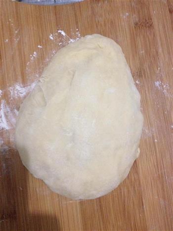 杏仁花环面包的做法步骤1